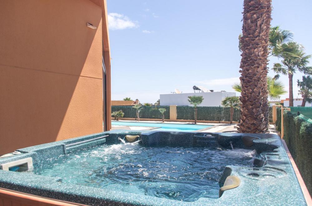 Villa La Marosca - Jacuzzi, Private Pool, 3 Bedrooms Caleta de Fuste Extérieur photo